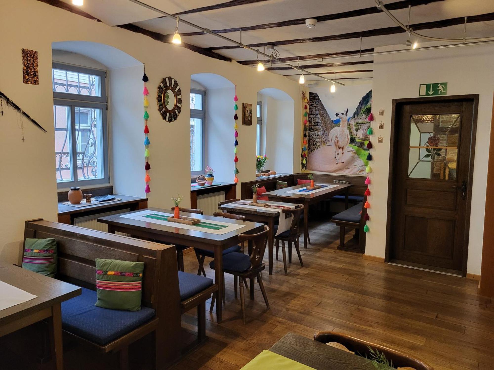 Gasthaus Zur Rose, Peruanisches Restaurant Und Franzoesisches Cafe Zell am Main Luaran gambar