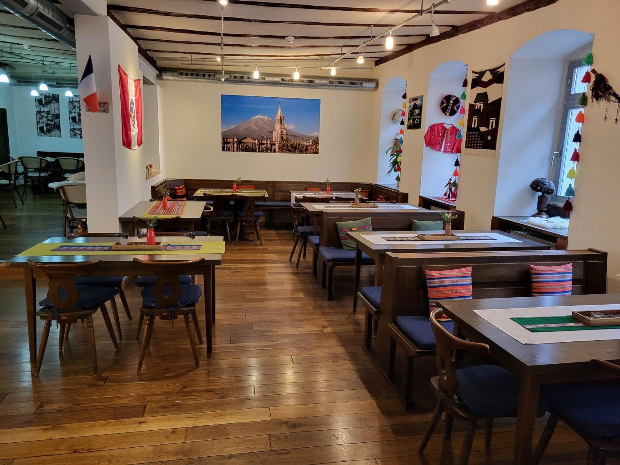 Gasthaus Zur Rose, Peruanisches Restaurant Und Franzoesisches Cafe Zell am Main Luaran gambar